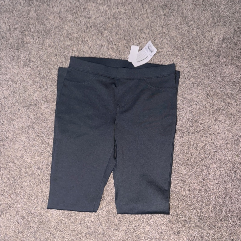 HUE leggings, and NWT size medium. Retails at 44.00